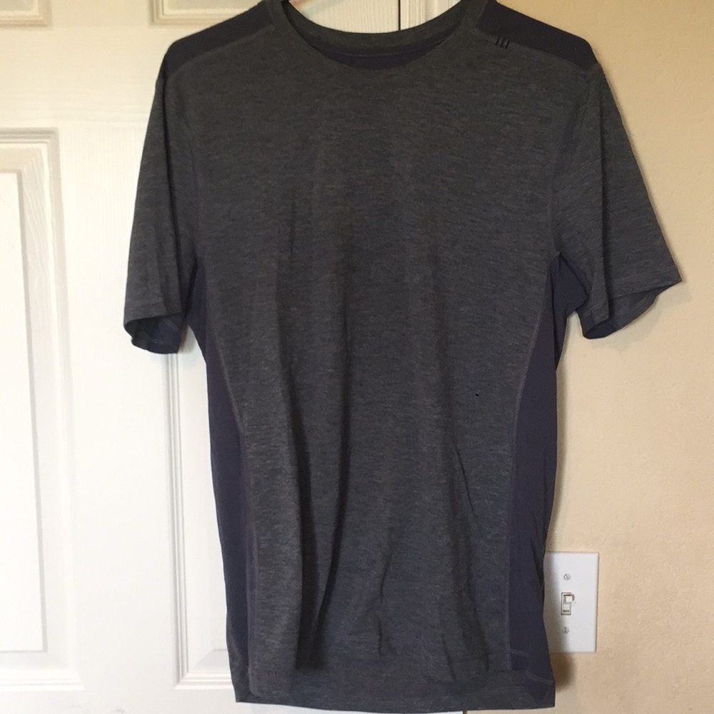 Men’s Medium Lululemon T-shirt